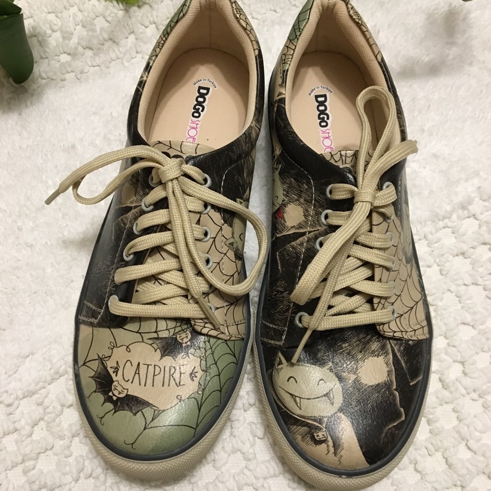 DoGo hand painted vegan ‘Catpire’ sneakers - Picture 3 of 16